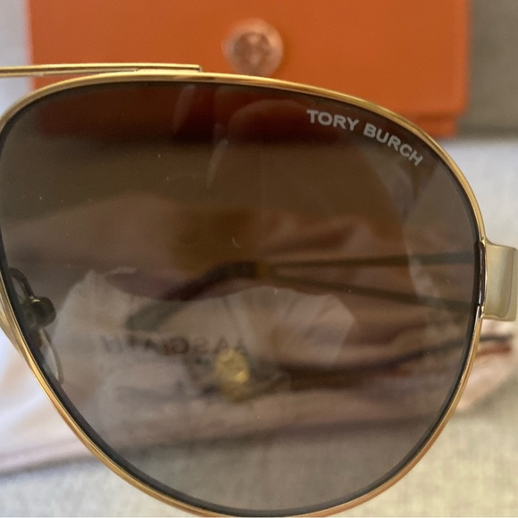 Authentic Tory Burch sunglasses Like new Condition Brown lens , Gold Hardware! - Picture 5 of 9